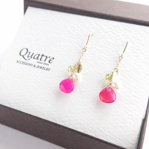 フューシャピンクカルセドニー チェーンデザインピアス Quate Online Store