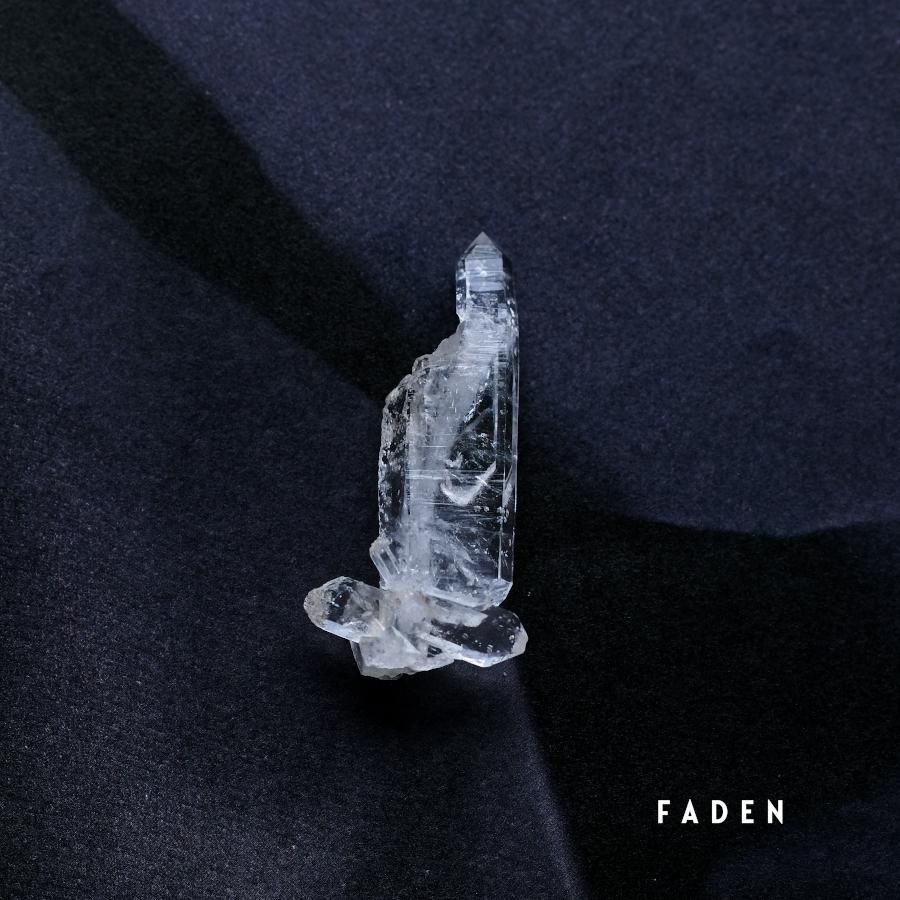 FADEN QUARTZ - LIGHTNESS TREE