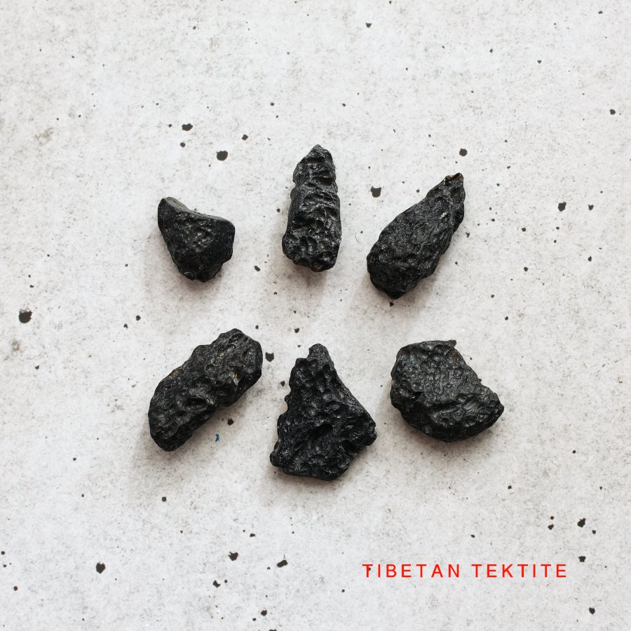 チベタンテクタイト Tibetan Tektite／チベット地区産 - LIGHTNESS TREE /天然石・原石 ・クリスタルヒーリング・オンラインクリスタルショップ