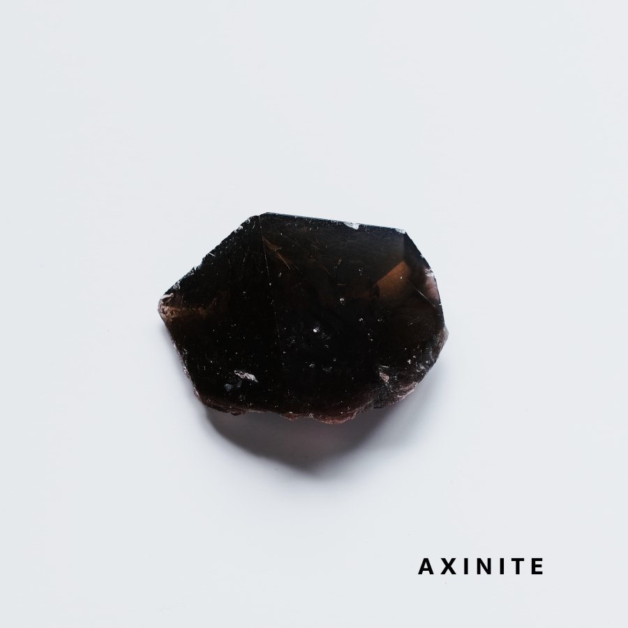 Axinite ʥȡ