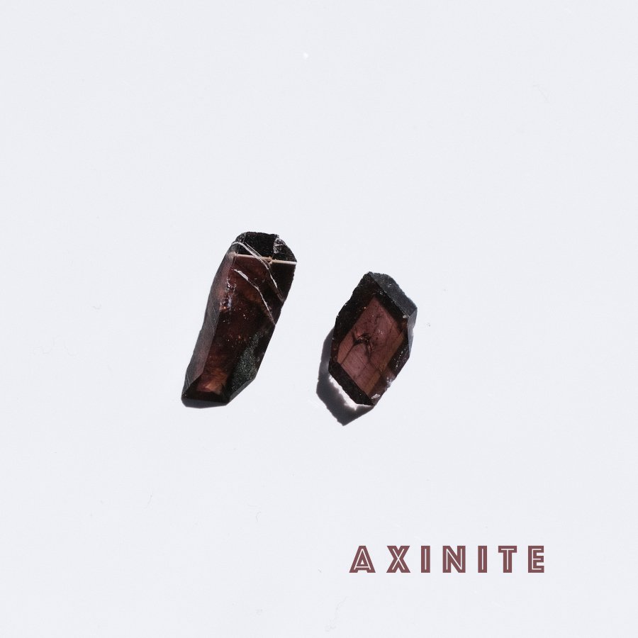 Axinite ʥȡ