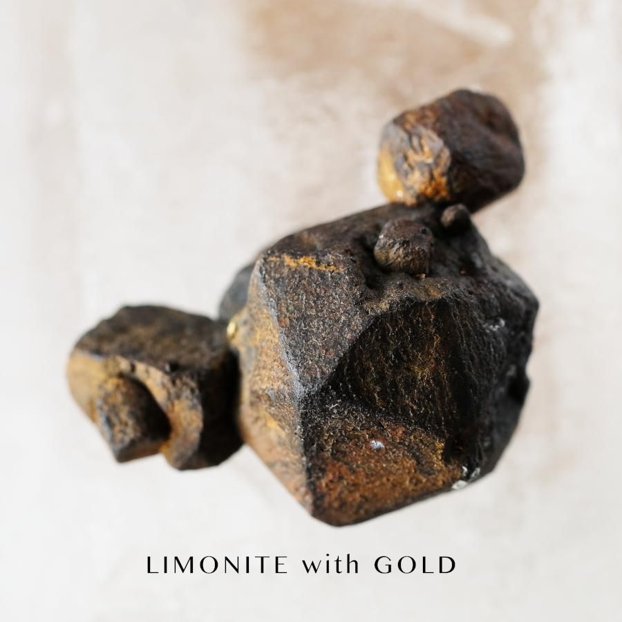 <img class='new_mark_img1' src='https://img.shop-pro.jp/img/new/icons8.gif' style='border:none;display:inline;margin:0px;padding:0px;width:auto;' />Limonite with Gold ʥȡɡ֥饸롦ߥʥ饤ǥޥƥʻ