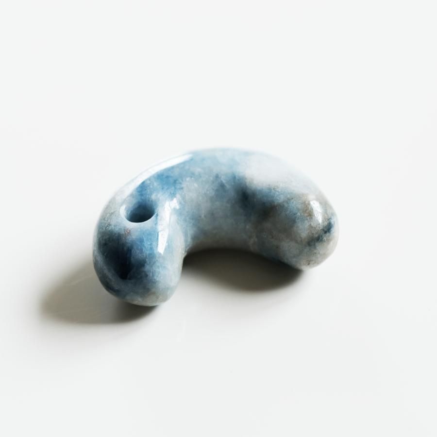 ❤〚青翡翠〛小滝入りコン沢 　　　　（糸魚川産） ❤❤青翡翠 （糸魚川産小滝入りコン沢）勾玉✨✨ オンライン