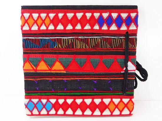 アカ族の手刺繍タペストリー