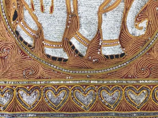 大判サイズ【アジアン雑貨】タイ王国　象のハンドメイドタペストリー　壁掛け　壁掛け スパンコール象のタペストリー - タイ・チェンマイより直接買付