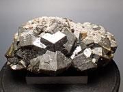 灰鉄柘榴石 (アンドラダイト/Andradite) - 鉱物標本販売店