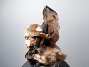 マラウイ産スモーキークォーツ、エジリン＆ジルコン (Smoky Quartz, Aegirine & Zircon / Malawi) -  鉱物標本販売店 | Natural Soma | 共生水晶と仮晶