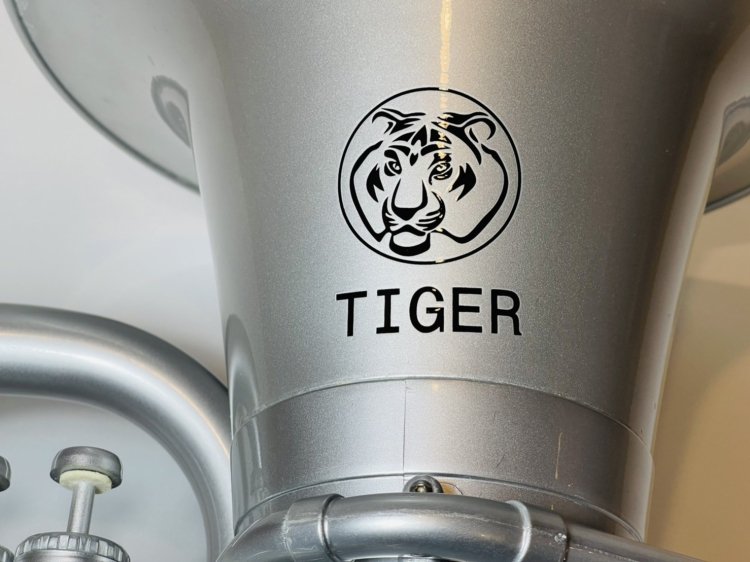 Tiger プラスチック製ユーフォニアム シルバー【西巣鴨】 - 服部管楽器＆バードサウンドトーキョー 中古楽器ショップ