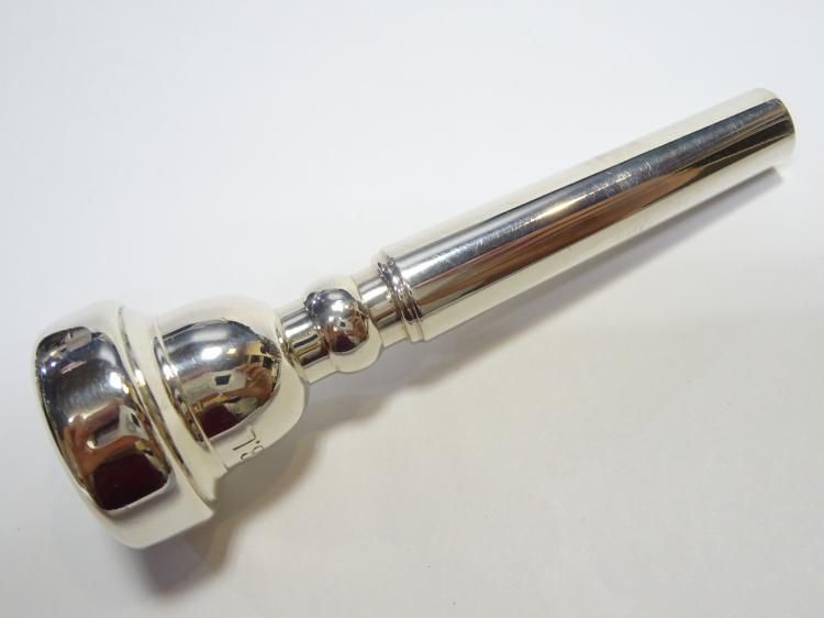 モモ トランペット用マウスピース E.B.L【西巣鴨】【中古