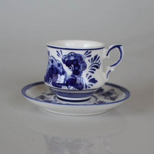 <img class='new_mark_img1' src='https://img.shop-pro.jp/img/new/icons50.gif' style='border:none;display:inline;margin:0px;padding:0px;width:auto;' />オランダ　Delft Blue handpaintedのデミタスカップ＆ソーサー