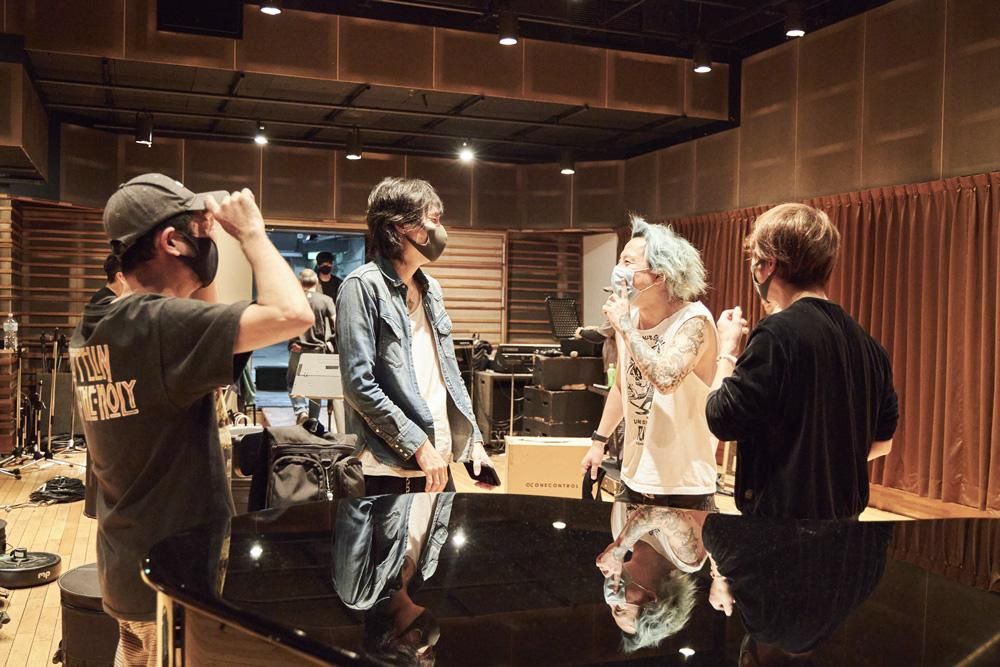 the HIATUS 写真集 2020 Jive Turkey vol. 4-5 COVID-19 Edition