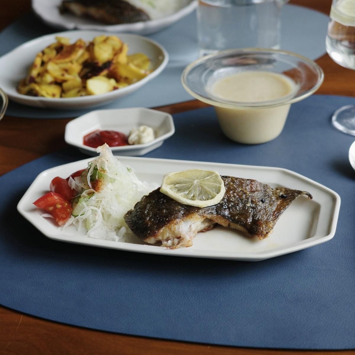 ♡saki♡ HERMES 皿 プレート アクセサリー置きや飾り棚等にも○ かもめ製作所 | 八角長皿 | 波佐見焼 | 10cm | 25cm - Anchor Bridge