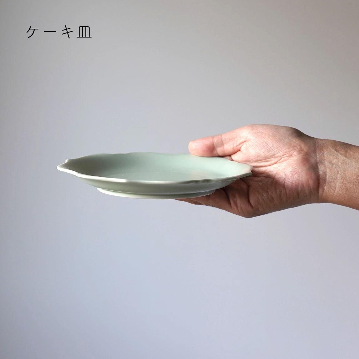 ミルキーカラーの輪花皿 / ケーキ皿 / ボウル / トウジキトンヤ［全3色