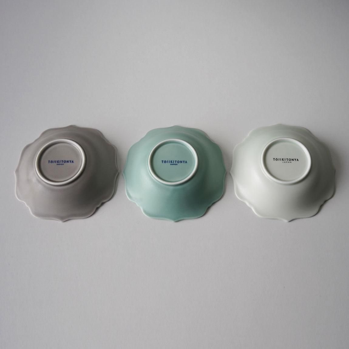 ミルキーカラーの輪花皿 / ケーキ皿 / ボウル / トウジキトンヤ［全3色