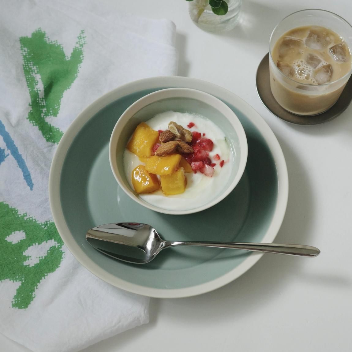 イイホシユミコ × 木村硝子店 | アンカーブリッジ