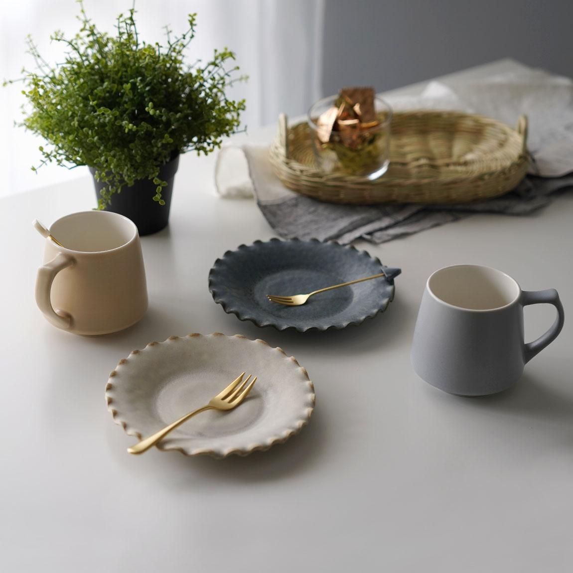 ヒラヒラ パンプレート 16cm［全3色］ | 優美なフォルム - Anchor