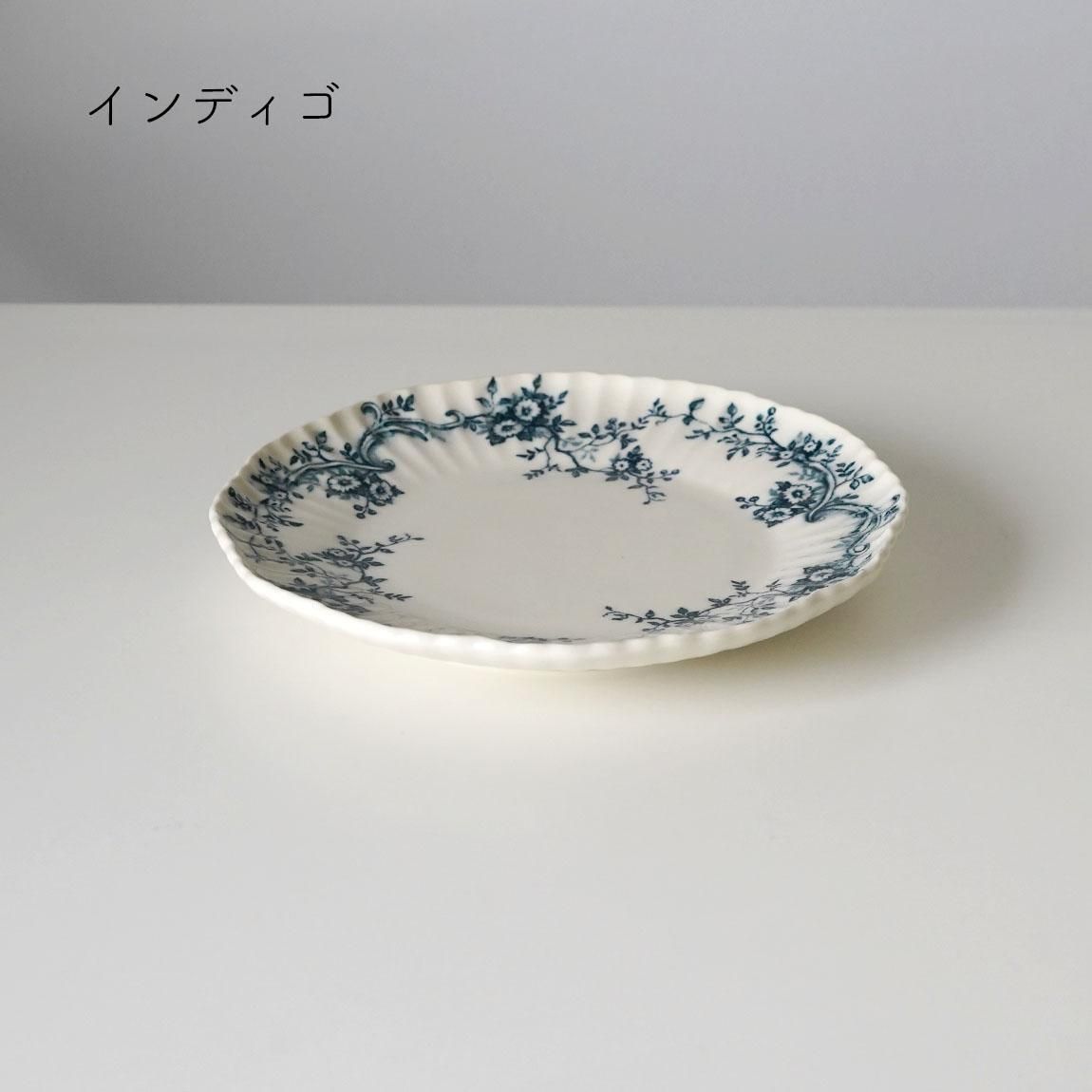 青白いグラデーションの陶器花瓶