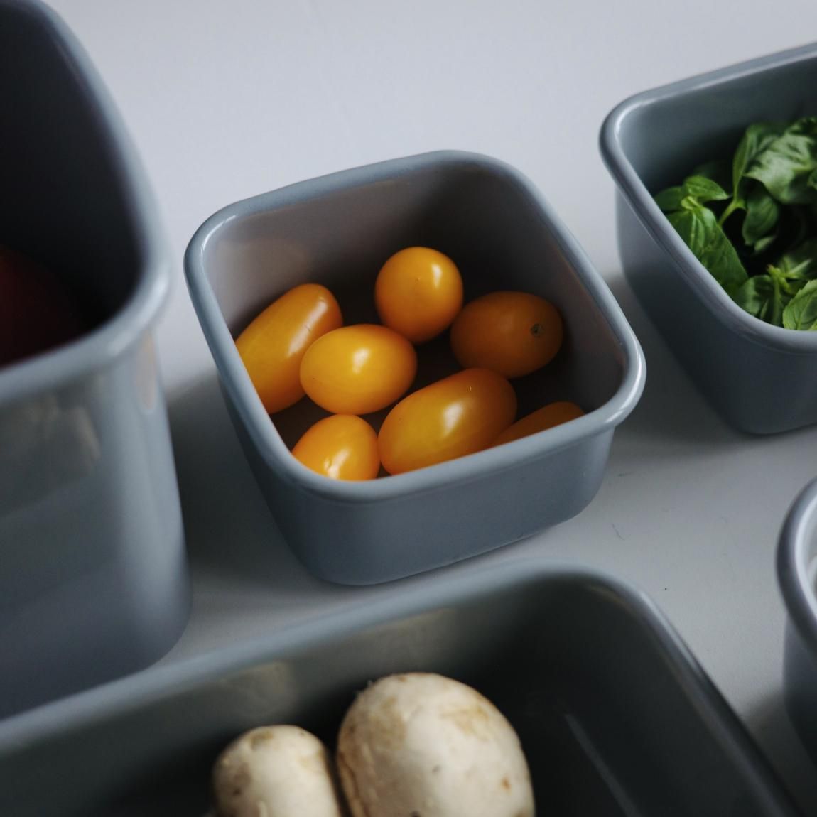 野田琺瑯 保存容器 +Gray(プラスグレー) スクウェア シール蓋付 ［全3