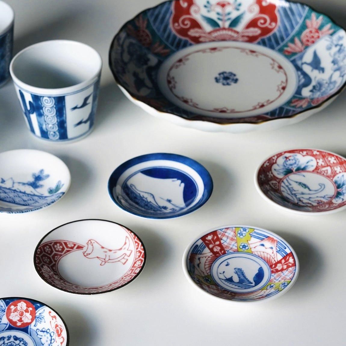 新品未使用　赤絵瀬戸染付モリゾーキッコロ祥瑞皿　直径31cm 大皿　桐箱付 Amazon.co.jp: 赤絵瀬戸染付モリゾーキッコロ祥瑞皿 : ホーム