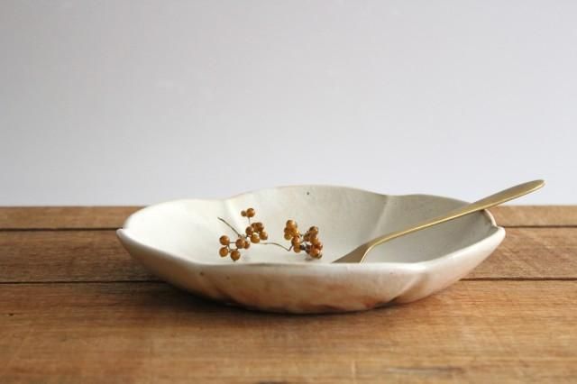 【全品送料無料】 鉄散｜輪花浅鉢｜大｜陶器｜古谷製陶所｜和食器通販｜うちる｜和 食器