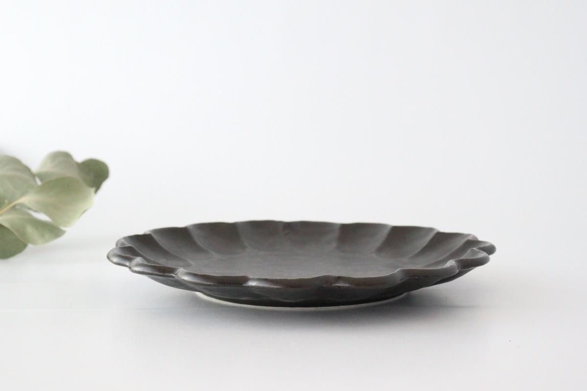 美濃焼 ”黒岩卓実作“織部8寸強皿と、赤絵の飯碗 - メルカリ