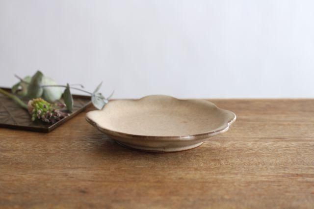 花型小皿｜ピンクベージュ｜陶器｜鯨井円美｜和食器通販｜うちる