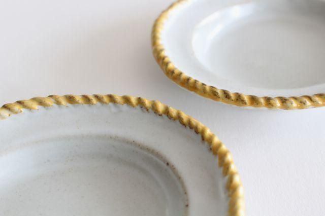 ホワイト陶器皿 波状の縁取り ホワイト陶器皿 波状の縁取り ホワイト皿 波形の縁取り 2枚セット 白中華