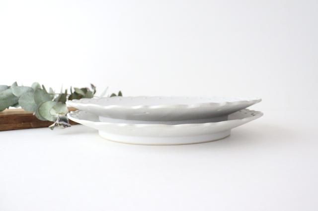 装飾的な黒白陶器皿 直径25cm アトリエ野恵 ぎんがリム皿S 黒錆 ¥2,860 大人の焼き物