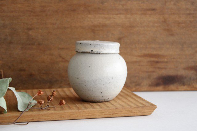 蓋付き陶器壺 - 陶芸