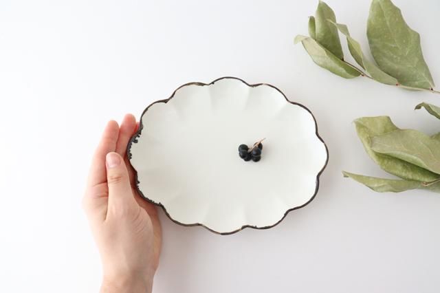 楕円菊割皿｜19cm｜ホワイト釉サビ｜磁器｜有田焼｜和食器通販｜うちる