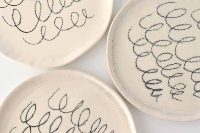 6寸皿｜チョーク描き｜くるくる｜半磁器｜小黒ちはる｜和食器