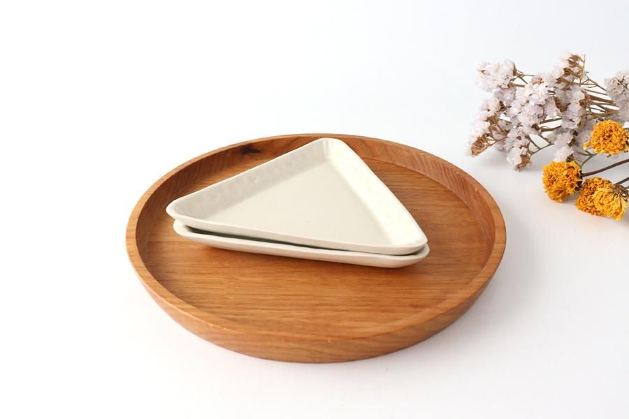 三角皿|白|半磁器|梶山友里|和食器通販|うちる|和食器の皿 三角皿|白|半磁器|梶山友里|和食器通販|うちる|和食器の皿