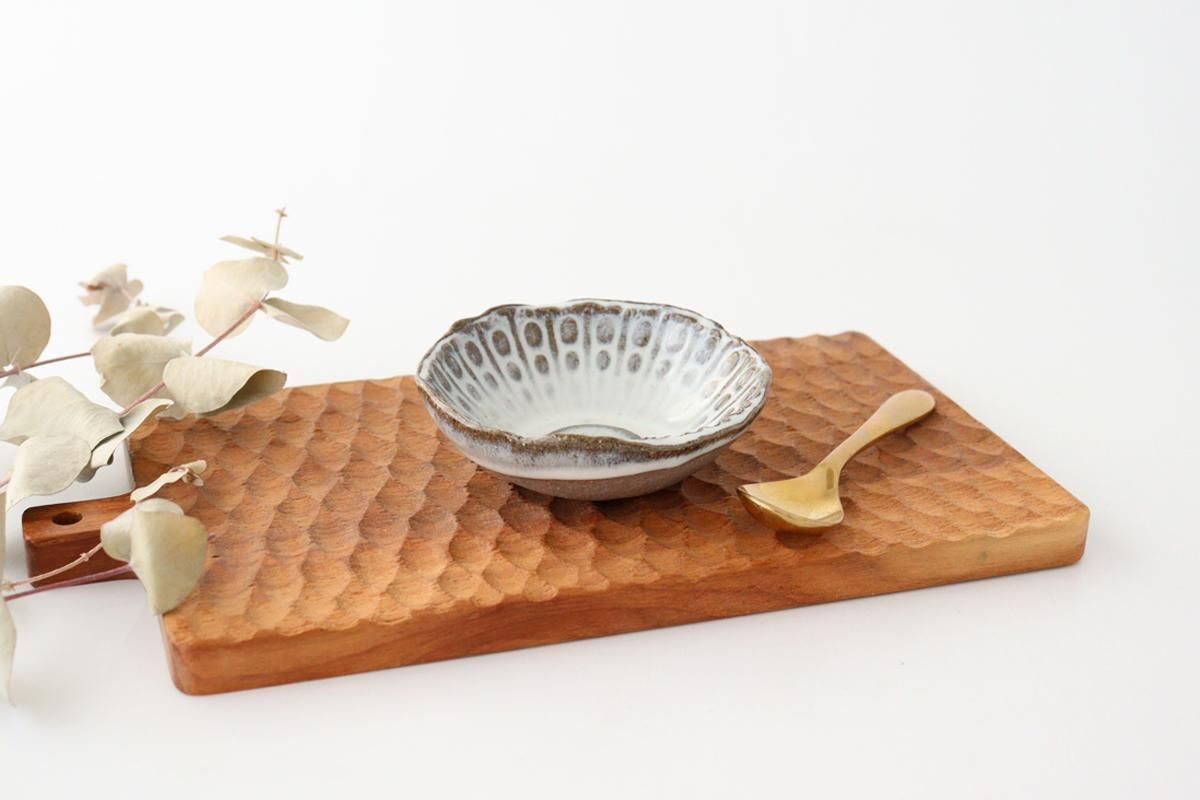 小代瑞穂窯 / 福田るい : しのぎカップ 斜めしのぎ 白 | 器と