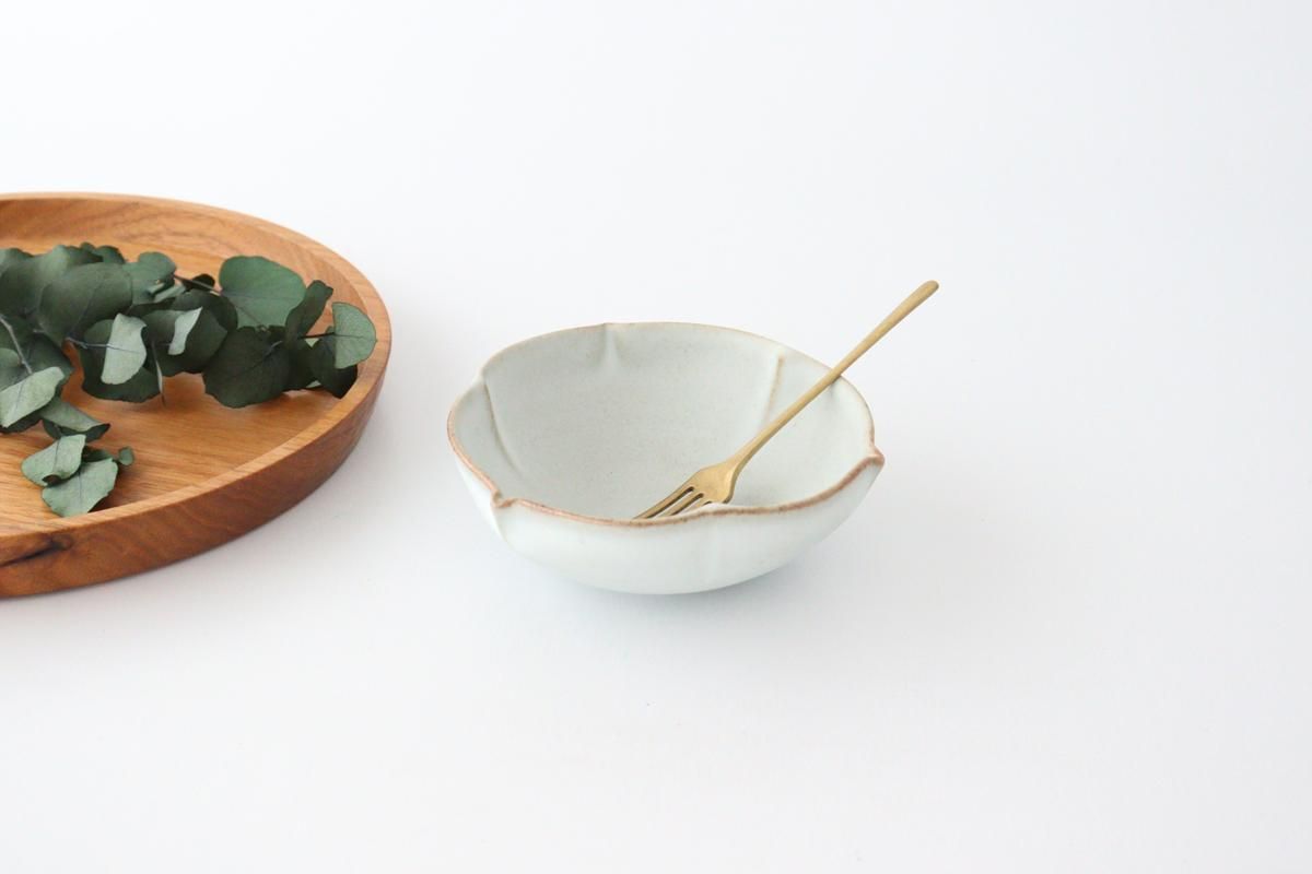 4寸稜花小鉢|白|陶器|中林範夫|和食器通販|うちる|和食器 4寸稜花小鉢|白|陶器|中林範夫|和食器通販|うちる|和食器