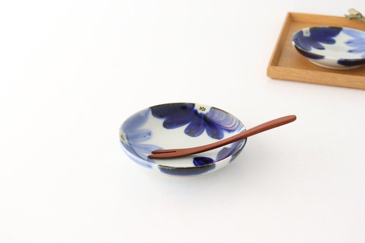 青い花模様の花びら型小皿 3個