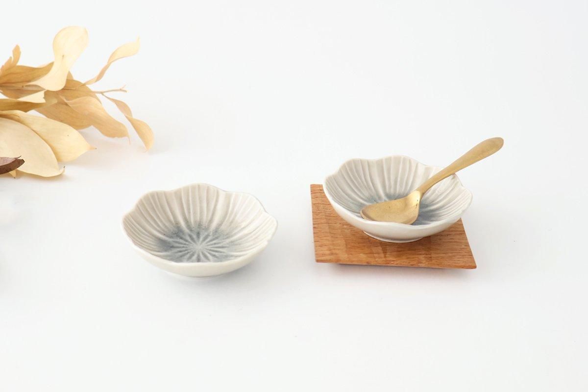 古伊万里 染付 白磁 小菊と蝶々 縁紅 輪花型小皿 6客セット
