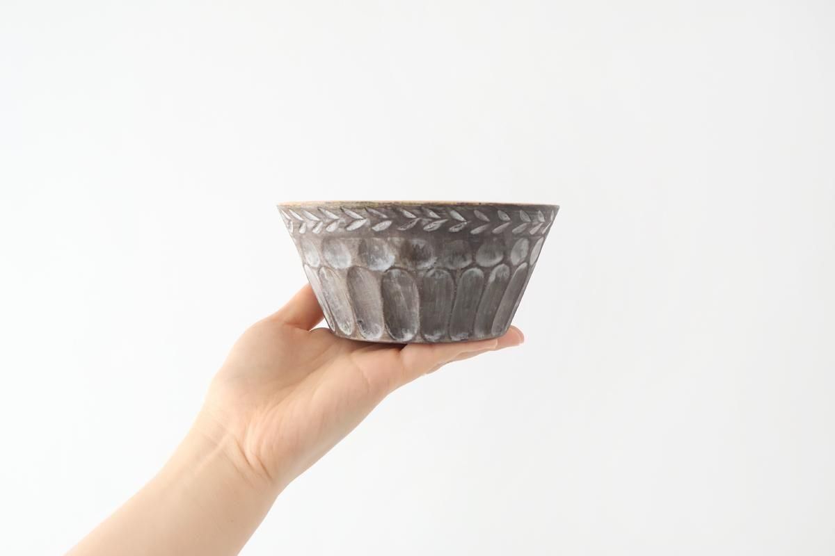 切立鉢｜黒｜陶器｜小鯖美保子｜和食器通販｜うちる｜和食器の皿