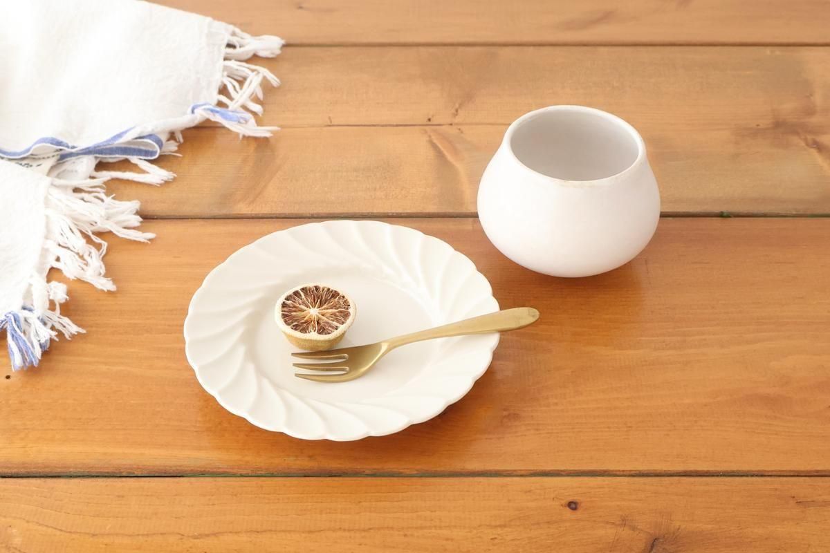 かもめ製作所　輪花丸皿 / 15cm (ミルク)２枚セット かもめ製作所 / 輪花丸皿 / 15cm (ミルク) - 北欧、暮らしの道具店