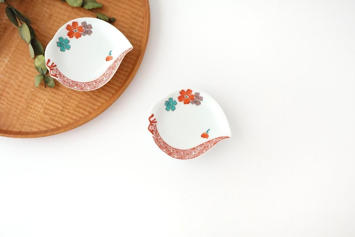 桃型手塩皿｜赤絵地紋桜｜磁器｜有田焼｜和食器通販｜うちる｜和食器の