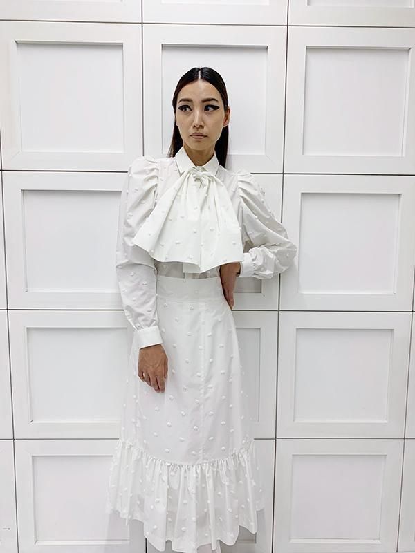 【新品未使用タグ付き】アドニシス　3Ｄポルカドットロングボウタイブラウス 新品未使用タグ付き】アドニシス 3Dポルカドットロングボウタイ