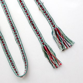 juo007 リトアニア 手織りベルト グリーンや赤の色が入ったシンプルな細ベルト 伝統柄