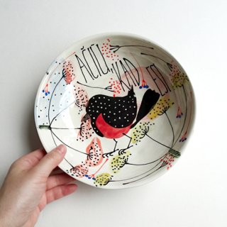 sc113 リトアニア 手びねりの形とラフな手書きイラスト 味のある陶器 深皿型19cm 3色のウソ鳥