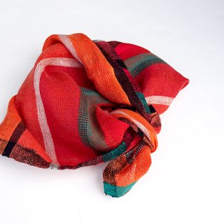 ny113 リトアニアの手織りリネンスカーフ ぱっきりとしたオレンジに白と黒、グリーンのライン