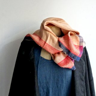 ny130 リトアニアの手織りリネン＆シルクスカーフ ライトオレンジにネイビーの縁取り