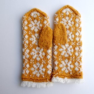 gk008 リトアニアの手編みミトン 山吹色とオフホワイトの伝統的な編み柄