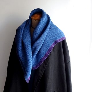 ny161 リトアニアの手織りリネン＆シルクスカーフ ブルーとブラックの織地にパープルのライン