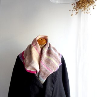 ny137 リトアニアの手織りリネン＆シルクスカーフ ライトベージュと茶系のトーンに水色やピンクのライン