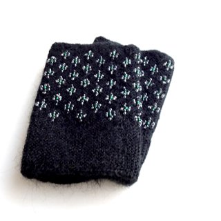 rie324 リトアニア ビーズ編みのリストウォーマー RIESINES モヘアのふわふわとしたブラックの編み地にクリアビーズ 幅9×長さ13cm