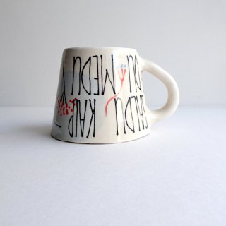sc175 リトアニア 手びねりの形とラフな手書きイラスト 味のある陶器 マグカップ型 アナグマ