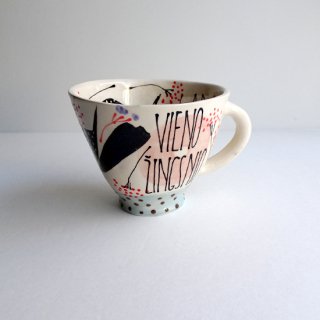 sc176 リトアニア 手びねりの形とラフな手書きイラスト 味のある陶器 マグカップ型 ウソ鳥